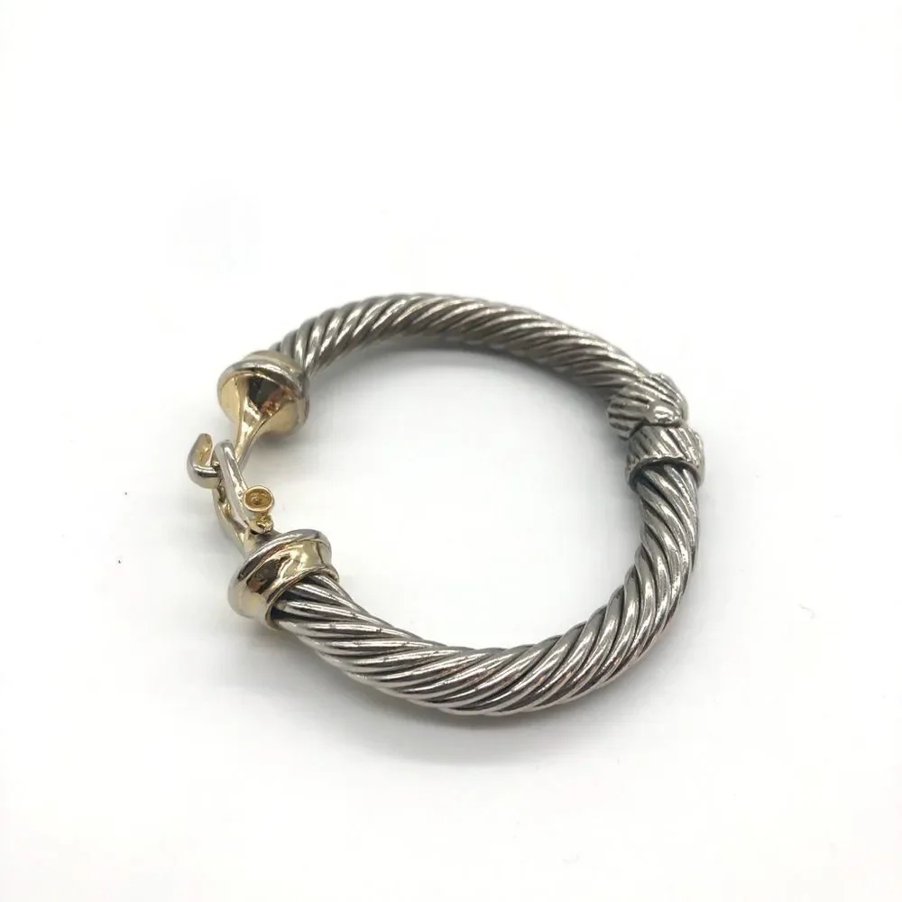 💝Bangle Bracelet in Silver tone w/ Hook. Closure
